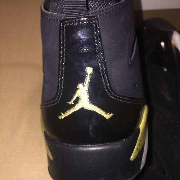 Mens Gold and Black Jordan Flight Club '91 - Picture 3 of 3